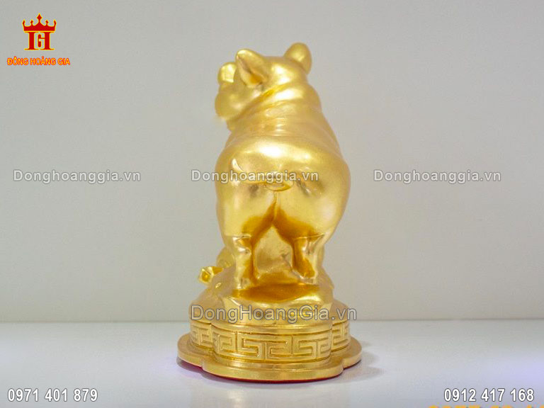 Từng đường nét tượng heo được chạm khắc tỉ mỉ và tinh xảo nhất